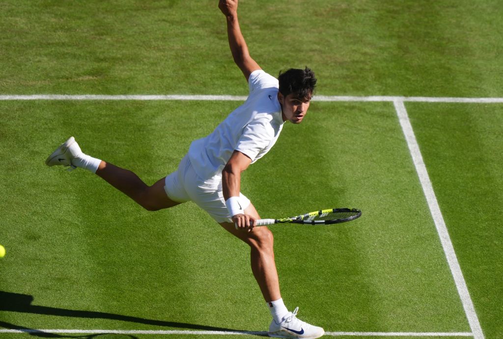 Carlos Alcaraz: El Fenómeno del Tenis Español que Sigue Rompiendo Récords en 2025